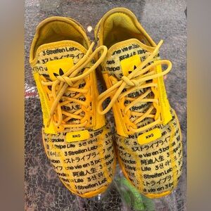 Adidas NMD_R1 V2 'All Over Print' sneakers Beam Yellow/Core Black colorway